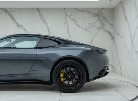 Aston Martin DB11 V8 31