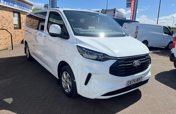 Ford Transit Custom TRANSIT CUSTOM 320 L2 DIESEL FWD 2.0 Eco Blue 136ps H1 Kombi Limited 9-Seat