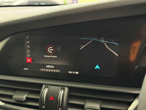 Alfa Romeo Giulia 2.2 TD Speciale Saloon 4dr Diesel Auto Euro 6 (s/s) (180 ps) 50