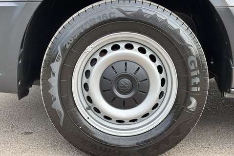 Volkswagen Crafter CR35 L3 H2 140 ps Tdi DSG Trendline Panel Van 31