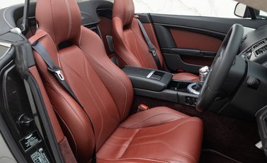 Aston Martin V12 Vantage ROADSTER 17
