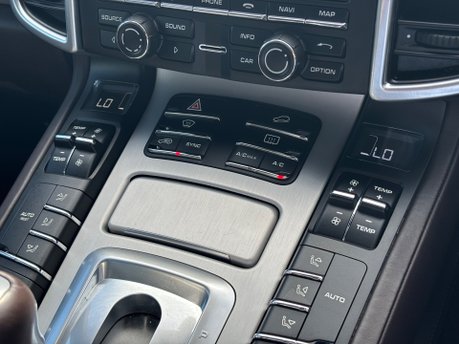 Porsche Cayenne 3.0 V6 E-Hybrid S 5dr Petrol Plug-in Hybrid TiptronicS 4WD Euro 6 (416ps) 34
