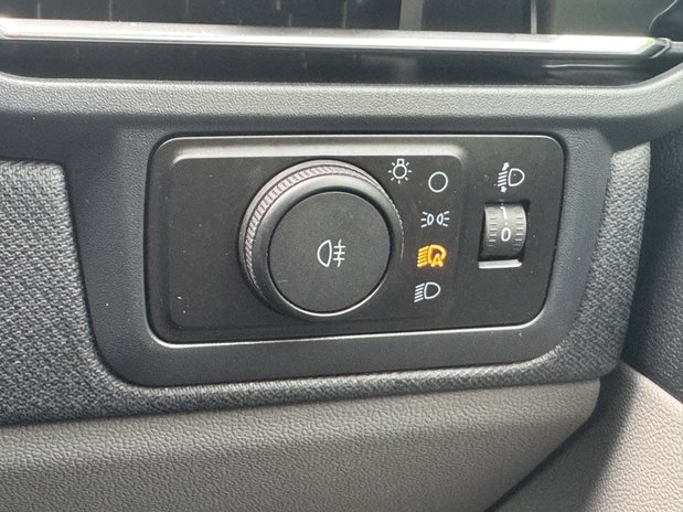 Ford Tourneo Custom Titanium Luxe | 9 Seater | L2 LWB | 320 | Euro 6 | £29083 + VAT 18