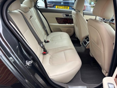 Jaguar XF 3.0d V6 Premium Luxury Saloon 4dr Diesel Auto Euro 5 (s/s) (240 ps) 21