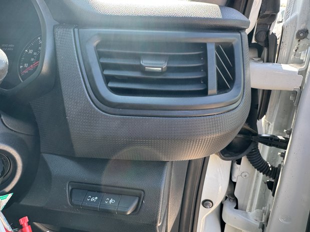 Renault Trafic SWB L1H1 [SOLD MM] Low Roof Business Plus Sl28 Air Con Sensors EURO 6 20