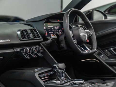 Audi R8 5.2 FSI V10 Spyder 2dr Petrol S Tronic quattro Euro 6 (s/s) (570 ps) 3