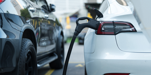 Hybrid vs Electric: Which Will Save You More in 2025?