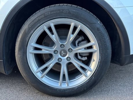 Tesla Model Y BASE 9