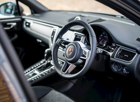 Porsche Macan GTS 15