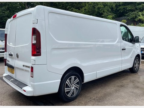 Vauxhall Vivaro 1.6 CDTi 2900 BiTurbo ecoFLEX Sportive L2 H1 Euro 5 (s/s) 5dr 9
