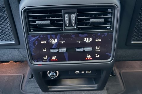 Porsche Cayenne V6 S E-HYBRID BLACK EDITION - PANORAMIC ROOF - AS NEW CONDITION 32
