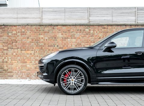 Porsche Cayenne Turbo 21