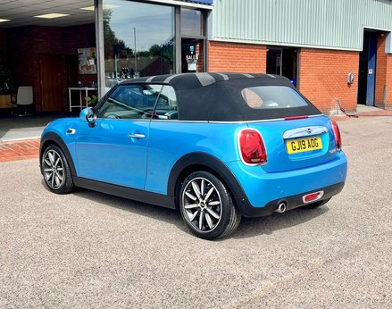 Mini Convertible 1.5 Cooper Exclusive Auto 2dr 11