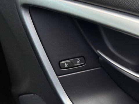 Volvo XC60 2.0 D4 R-Design Lux Nav Euro 6 (s/s) 5dr 77