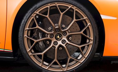 Lamborghini Huracan Performante 10