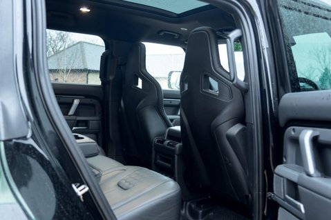 Land Rover Defender 3.0 D300 MHEV X-Dynamic HSE Auto 4WD Euro 6 (s/s) 5dr 19