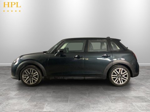 Mini Hatch 1.5C Classic Hatchback 5dr Petrol Steptronic Euro 6 (s/s) (156 ps) Parking 4