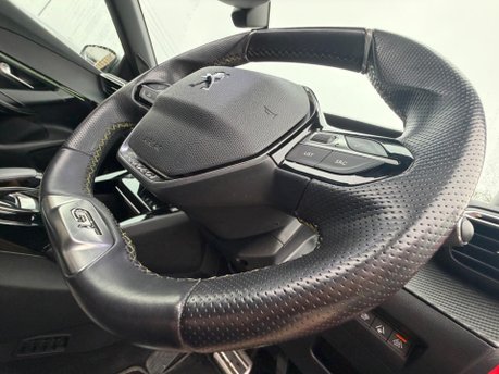 Peugeot e-2008 GT PREMIUM 18