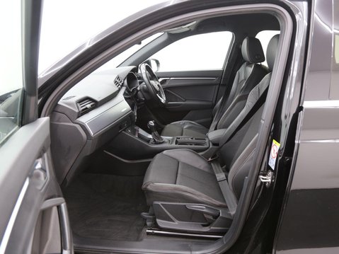 Audi Q3 1.5 TFSI CoD 35 S line S Tronic Euro 6 (s/s) 5dr 23