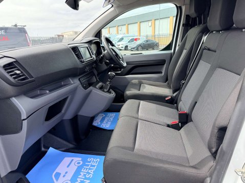 Vauxhall Vivaro 1.5 Vivaro F2900 Dynamic S/S 15