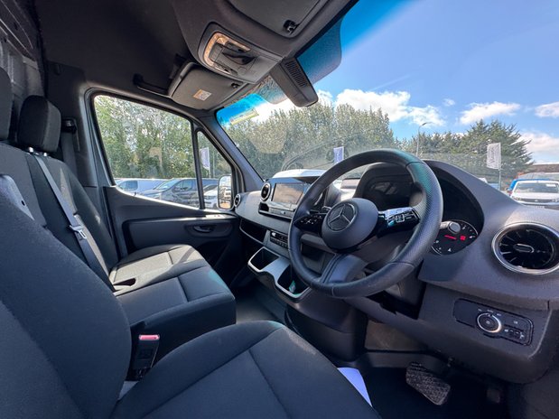 Mercedes-Benz Sprinter AUTO LWB L3H2 High Roof Air Con Cam EURO 6 15