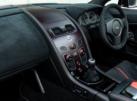 Aston Martin V12 Vantage S Roadster 19