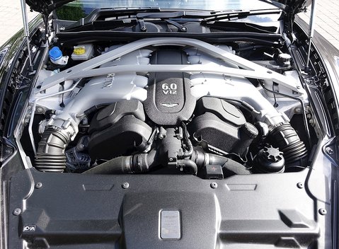 Aston Martin V12 Vantage Roadster 2