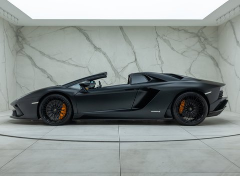 Lamborghini Aventador S LP 740-4 ROADSTER 6