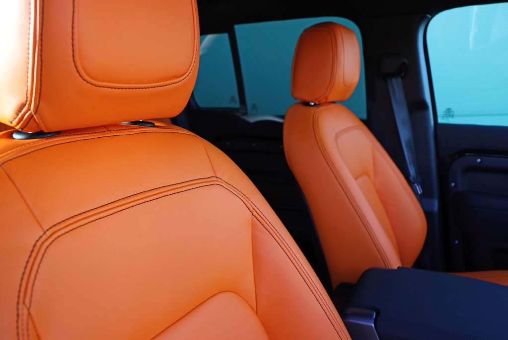 Defender 110 Commercial 17