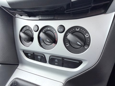 Ford Focus 1.0 ZETEC NAVIGATOR 12