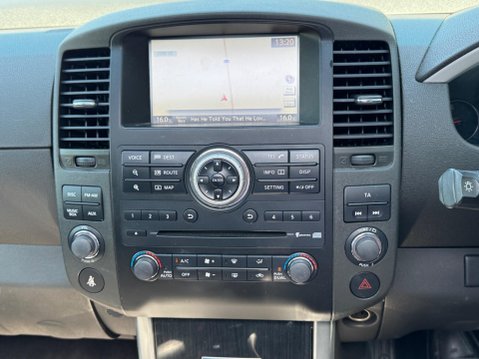 Nissan Pathfinder 2.5 dCi Tekna 4WD Euro 5 5dr 11