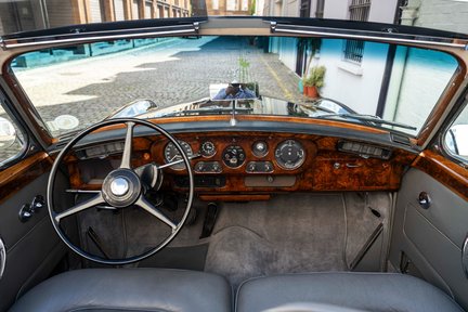 Rolls-Royce Silver Cloud III DHC Adaptation 17