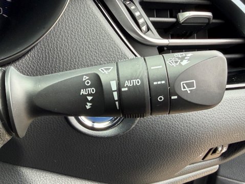 Toyota C-HR DESIGN 18