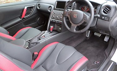Nissan GT-R Premium Edition 7