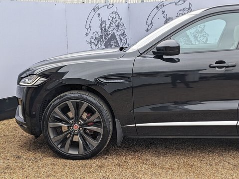 Jaguar F-Pace V6 FIRST EDITION AWD 5