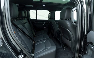 Land Rover Defender 110 X-Dynamic S D300 MHEV 12