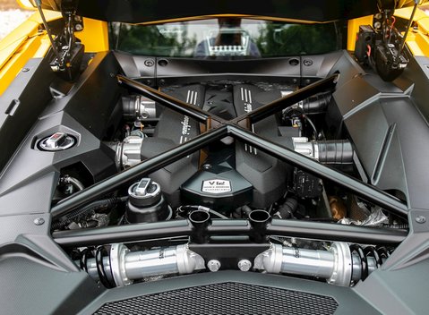 Lamborghini Aventador LP700-4 25