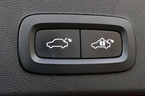 Volvo XC40 2.0 XC40 Inscription Pro B4 MHEV Auto 5dr 20