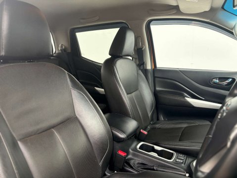 Nissan Navara 2.3 Navara Tekna dCi Auto 4WD 5dr 17
