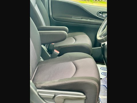 Nissan Serena 2.0 Petrol Hybrid 8 Seater 42