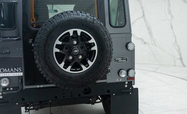 Land Rover Defender 90 ADVENTURE 28