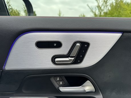 Mercedes-Benz EQA EQA 250 AMG Line Premium Plus Auto Electric PAN ROOF/MEMORY SEATS/VAT Q 1