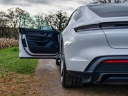 Porsche Taycan TURBO S 7