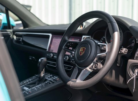 Porsche Macan S 11