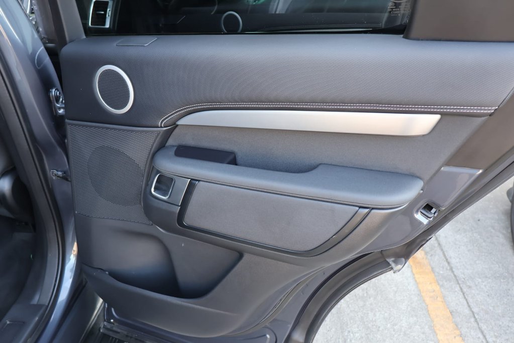 Land Rover Discovery COMMERCIAL DYNAMIC HSE styled by seeker rear seat conversion low miles  14