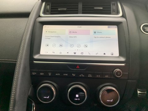 Jaguar E-Pace 2.0 Diesel R-DYNAMIC S 25