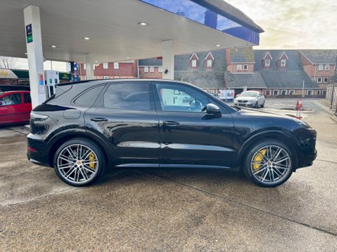 Porsche Cayenne TURBO S 4