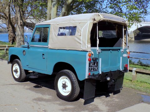 Land Rover 88 Series 111 Petrol + 7 Seats 32