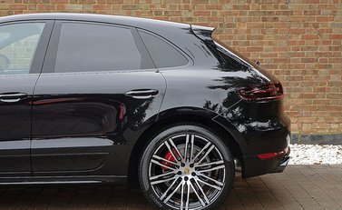 Porsche Macan Turbo Performance Package 8