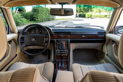 Mercedes-Benz S Class 450 SEL 6.9 17